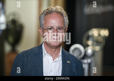 Italie. 13th septembre 2022. Horacio Pagani regarde pendant la première mondiale de la toute nouvelle Pagani Utopia Hypercar au Museo della Scienza e della Tecnologia à Milan, Italie sur 13 septembre 2022 (photo de Piero Cruciatti/Sipa USA) crédit: SIPA USA/Alay Live News Banque D'Images