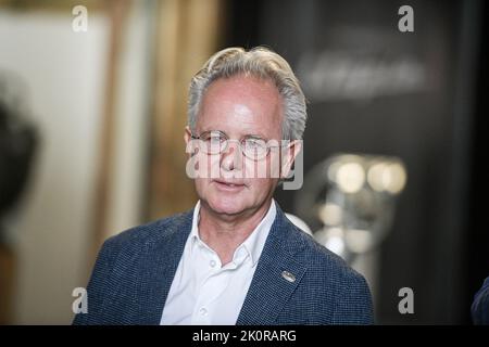 Italie. 13th septembre 2022. Horacio Pagani regarde pendant la première mondiale de la toute nouvelle Pagani Utopia Hypercar au Museo della Scienza e della Tecnologia à Milan, Italie sur 13 septembre 2022 (photo de Piero Cruciatti/Sipa USA) crédit: SIPA USA/Alay Live News Banque D'Images