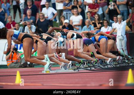 Bellinzona, Suisse. 12th septembre 2022. Début de 100m femmes au cours du Gala dei Castelli - 2022 Réunion internationale d'athlétisme, Athlétisme internationales à Bellinzona, Suisse, 12 septembre 2022 crédit: Agence de photo indépendante/Alamy Live News Banque D'Images