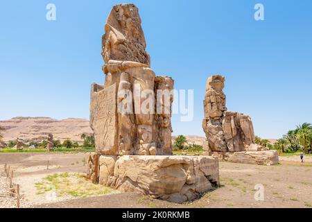 Louxor, Egypte; 11 septembre 2022 - Vue sur les Colossi de Memnon sur la rive ouest de Luxors, Egypte. Banque D'Images