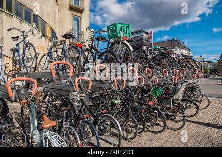 Parking pour vélos dans le centre de Copenhague, Danemark Banque D'Images