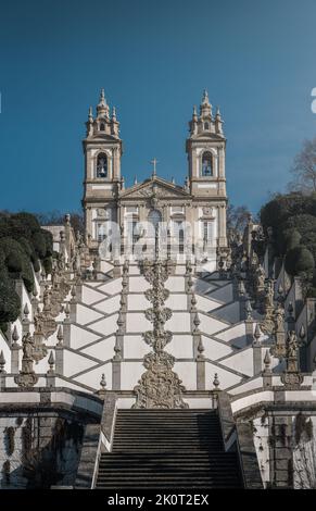 Escalier et église au Sanctuaire de BOM Jesus do Monte - Braga, Portugal Banque D'Images