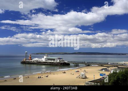 Vue d'été sur la jetée de Bournemouth, Dorset, Angleterre, Royaume-Uni Banque D'Images