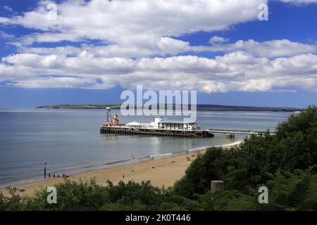 Vue d'été sur la jetée de Bournemouth, Dorset, Angleterre, Royaume-Uni Banque D'Images