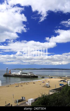 Vue d'été sur la jetée de Bournemouth, Dorset, Angleterre, Royaume-Uni Banque D'Images