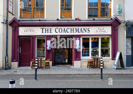 Vue extérieure d'un petit hôtel irlandais, Kenmare, comté de Kerry, Irlande - John Gollop Banque D'Images