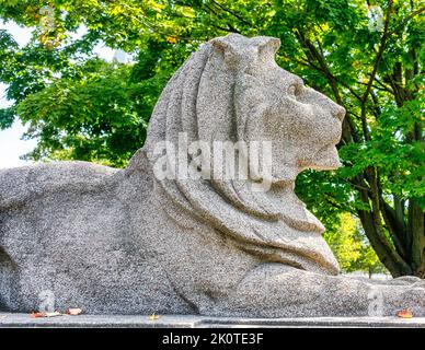 Sculpture de lion de pierre ornant l'extérieur de l'édifice du gouvernement de l'Ontario au lieu d'exposition Banque D'Images