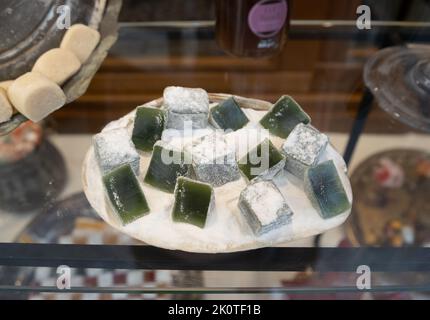 Bonbons amande et délice. Vue sur le dessus des bonbons, bonbons aux amandes. Fête du sucre, (Fête du Ramadan) concepts du Ramadan. Banque D'Images