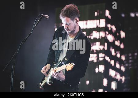 ALLEMAGNE, NUREMBERG, ROCK im PARK 2016: Adam Hann, guitariste du groupe de rock pop anglais, en direct sur scène au Rock IM Park Festival 2016 édition Banque D'Images