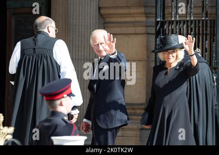 Belfast, Royaume-Uni. 13th septembre 2022. Dignatries arrive pour le service de réflexion pour le décès de sa Majesté la reine Elizabeth II Credit: Bonzo/Alay Live News Banque D'Images