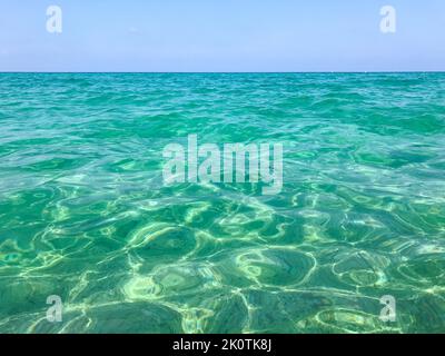 Plage de Losari à Belgodère, Corse, France. Plage méditerranéenne idyllique sur l'île française de Corse. Banque D'Images