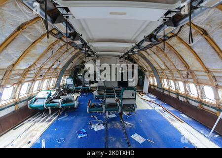 À l'intérieur d'un avion de transport de passagers cassé Banque D'Images