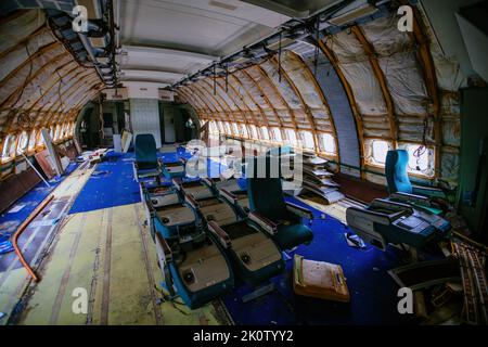 À l'intérieur d'un avion de transport de passagers cassé Banque D'Images