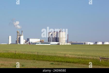 Scène rurale montrant l'installation de production d'éthanol à base de maïs de l'usine Red Trail Energy de Richardton, dans le Dakota du Nord. Co-produits également produits par RTE, y compris Banque D'Images