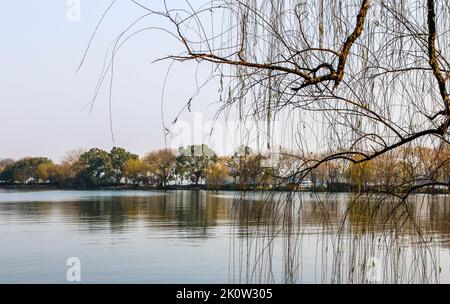 Vue depuis West Lake dans la ville de Hangzhou en Chine Banque D'Images