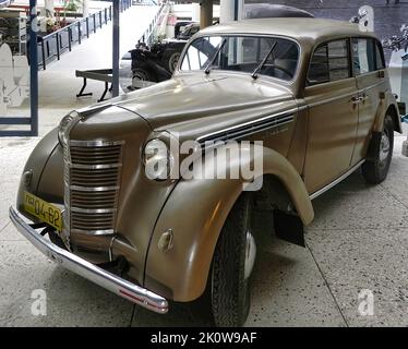 Le musée de l'automobile à Riga, le plus grand musée des véhicules dans les pays baltes, sont exposés, voitures, motos qui racontent l'histoire des voitures et des moteurs Banque D'Images