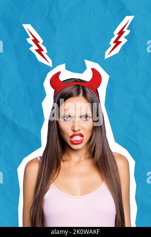Image de collage vertical de fille en colère négative porter des cornes de diable accessoire peintre foudre isolé sur fond créatif Banque D'Images