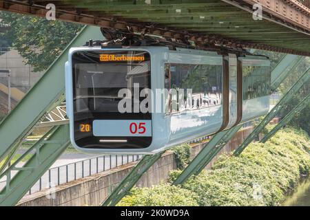 Wuppertal september2022 : le chemin de fer suspendu de Wuppertal est un système de transport public de Wuppertal qui a ouvert sur 1 mars 1901 Banque D'Images