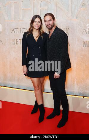 Camille Cerf et Theo Fleury participent à la première du film 'Athena' Netflix Paris à la salle Pleyel on 13 septembre 2022 à Paris, France. Photo de Nasser Berzane/ABACAPRESS.COM Banque D'Images