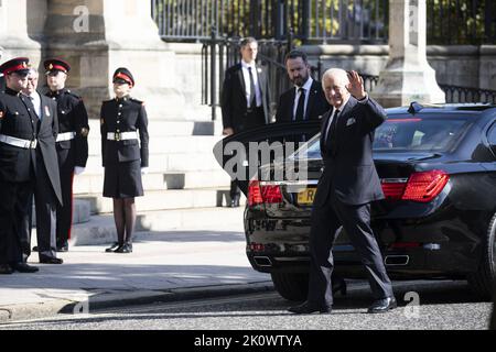 Belfast, Irlande du Nord. 13th septembre 2022. HRH le roi Charles III et Camilla, la reine Consort, arrivent à la cathédrale Sainte-Anne de Belfast, en Irlande du Nord, mardi, 13 septembre 2022, Assister à un service de prière à la mémoire de la reine Elizabeth II Photo du ministère de la Défense du Royaume-Uni/UPI crédit: UPI/Alay Live News Banque D'Images