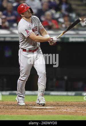 Cleveland, États-Unis. 13th septembre 2022. Les Anges de Los Angeles Mike Trout (27) vole contre les Gardiens de Cleveland dans l'eigth Dinning au progressive Field à Cleveland, Ohio, mardi, 13 septembre 2022. Photo par Aaron Josefczyk/UPI crédit: UPI/Alay Live News Banque D'Images