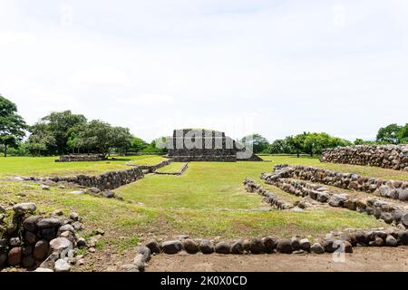 El Chanal, la cachacha ou la Campana, les ruines préhispanique près de Colima, Mexique. Pyramide préhispanique Banque D'Images