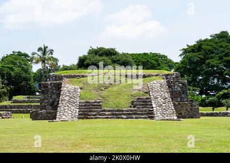 El Chanal, la cachacha ou la Campana, les ruines préhispanique près de Colima, Mexique. Pyramide préhispanique Banque D'Images