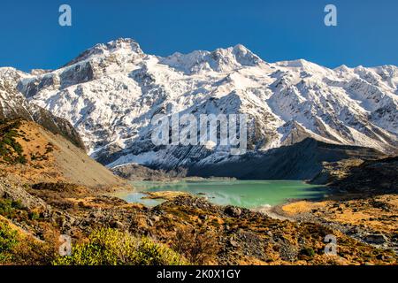 La couleur aigue-marine du lac Mueller, la promenade sur la superbe piste de Hooker Valley, le parc national Aoraki Mt Cook Banque D'Images