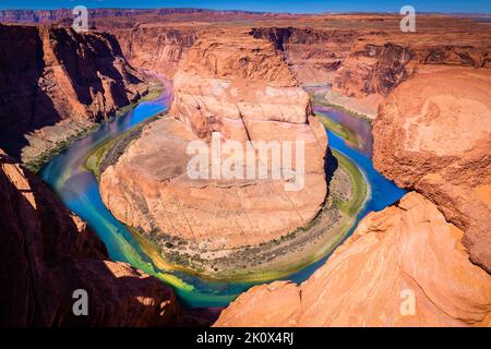 Horseshoe Bend au-dessus du fleuve Colorado émeraude au coucher du soleil, page, Arizona, États-Unis Banque D'Images