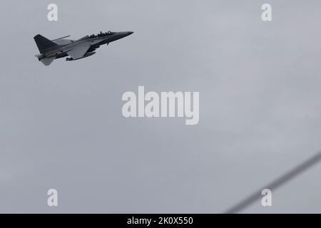 Yecheon, Gyeongbuk, Corée du Sud. 13th septembre 2022. La Force aérienne sud-coréenne KF-16D combat le vol d'entraînement du Falcon près de la base aérienne de Yecheon, en Corée du Sud. Dimanche, le chef du principal parti d'opposition, le Parti démocrate (DP) de la Corée du Sud, a exprimé son profond regret face à la déclaration de la Corée du Nord d'un État doté d'armes nucléaires et a promis des efforts bipartites pour la paix dans la péninsule coréenne. (Credit image: © Ryu Seung-il/ZUMA Press Wire) Banque D'Images