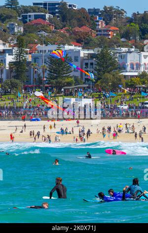 Sydney, Australie. 11 septembre 2022. Bondi Beach pendant le populaire festival annuel de cerf-volant du 'Festival des ventss'. Banque D'Images