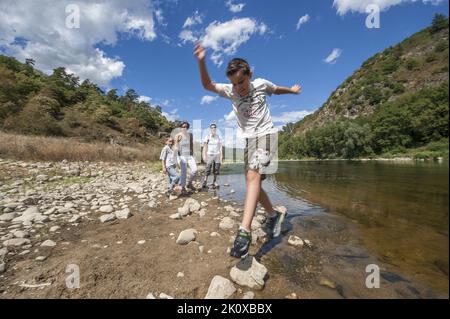 Haute-Loire (43). Aurec-sur-Loire. Balade en famille sur les bords de Loire Banque D'Images