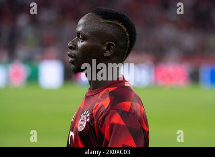 Munich, Allemagne. 13th septembre 2022. Football : Ligue des Champions, Bayern Munich - FC Barcelone, Groupe, Groupe C, Journée de rencontre 2 à Allianz Arena. Le Sadio Mane de Munich se réchauffe. Credit: Sven Hoppe/dpa/Alay Live News Banque D'Images