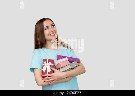 offre spéciale vacances boîtes femme curieux Banque D'Images