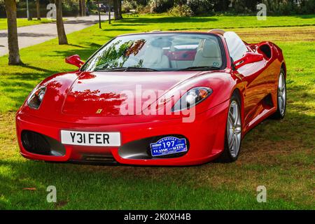 2005 Rouge FERRARI 4308cc essence voiture de sport manuelle 5 vitesses Cabrio à l'événement voiture et vitesse de Southport Classic à Victoria Park, Royaume-Uni Banque D'Images