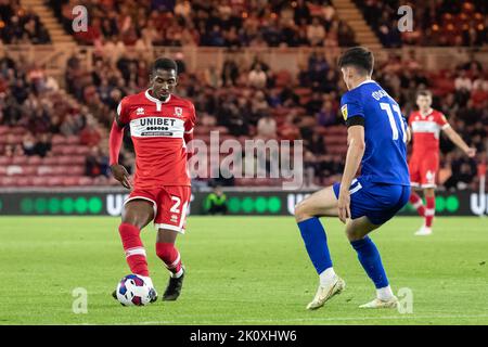 Isaiah Jones #2 de Middlesbrough passe le ballon pendant le match de championnat de Sky Bet Middlesbrough vs Cardiff City au stade Riverside, Middlesbrough, Royaume-Uni, 13th septembre 2022 (photo de James Heaton/News Images) Banque D'Images