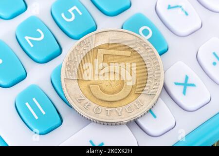 Coins Polish Zloty PLN et une calculatrice Banque D'Images