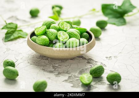 Cucamelon (Melothria scabra) - concombre aigre mexicain, pepquinos. Légumes comestibles à haut niveau de potassium et de vitamine C. Banque D'Images