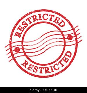 RESTREINT, texte écrit sur le timbre postal rouge grungy. Banque D'Images