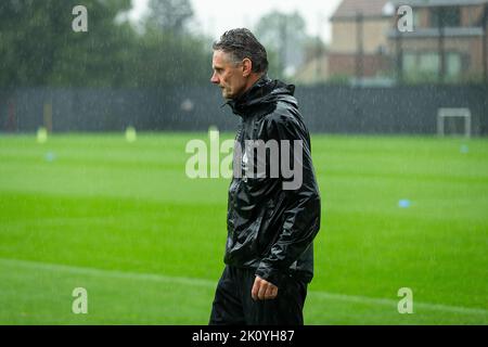 Francky Vandendriessche, entraîneur de Gent, photographié lors d'une session d'entraînement de l'équipe belge de football KAA Gent, mercredi 14 septembre 2022 à Gent, en préparation du match de demain contre l'équipe irlandaise Shamrock Rovers, le deuxième jour de l'UEFA Europa Conference League. BELGA PHOTO JAMES ARTHUR GEKIERE Banque D'Images