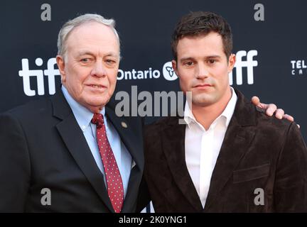 Rick Duggan et Jake picking arrivent à la première « la plus grande course de bière » lors du Festival international du film de Toronto 2022 qui s'est tenu au Roy Thomson Hall sur 13 septembre 2022 à Toronto, Canada © JPA / AFF-USA.COM Banque D'Images