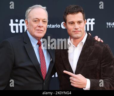 Rick Duggan et Jake picking arrivent à la première « la plus grande course de bière » lors du Festival international du film de Toronto 2022 qui s'est tenu au Roy Thomson Hall sur 13 septembre 2022 à Toronto, Canada © JPA / AFF-USA.COM Banque D'Images