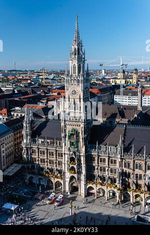 Vue sur la Neues Rathaus, hôtel de ville de Munich, sur Marienplatz. Banque D'Images