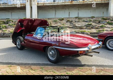 Jaguar E-Type. Le 100 à Blackpool 2022. Banque D'Images