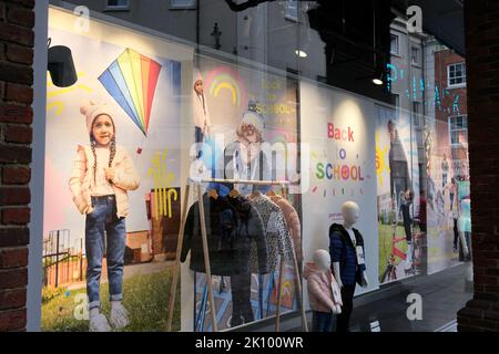 vitrine de primark, canterbury, kent, royaume-uni septembre 2022 Banque D'Images