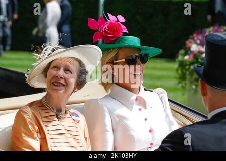 Ascot, Royaume-Uni. 16th juin 2022. Zara Phillips, la princesse Anne, la princesse royale et Mike Tindall assistent à Royal Ascot 2022 Credit: Independent photo Agency/Alay Live News Banque D'Images