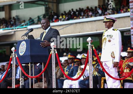 Nairobi, Kenya. 13th septembre 2022. Le Président de la République du Kenya en 5th, M. William Ruto, prononce son discours inaugural au Moi International Sports Centre de Kasarani, Nairobi, après avoir prêté serment. Crédit : SOPA Images Limited/Alamy Live News Banque D'Images