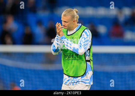 Manchester, Royaume-Uni. 14th septembre 2022. Erling Håland #9 de Manchester City applaudit les fans lors de l'échauffement avant le match de l'UEFA Champions League Manchester City vs Borussia Dortmund au Etihad Stadium, Manchester, Royaume-Uni, 14th septembre 2022 (photo de Conor Molloy/News Images) Credit: News Images LTD/Alay Live News Banque D'Images