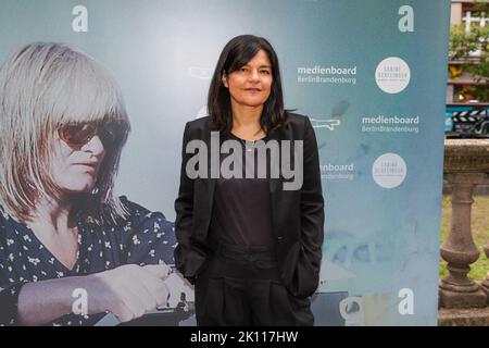 Berlin, Allemagne. 14th septembre 2022. Jasmin Tabatabai arrive à la première du documentaire 'Alice Schwarzer' au Palais du film de Delphes. Crédit : Gerald Matzka/dpa/Alay Live News Banque D'Images