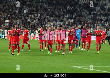 Turin, Italie. 14th septembre 2022. Les joueurs de SL Benfica fêtent après avoir remporté le match H de l'UEFA Champions League entre Juventus FC et SL Benfica au stade Allianz de 14 septembre 2022 à Turin, en Italie. Credit: Marco Canoniero / Alamy Live News Banque D'Images